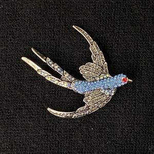 Bird in flight pin. Faux silver.